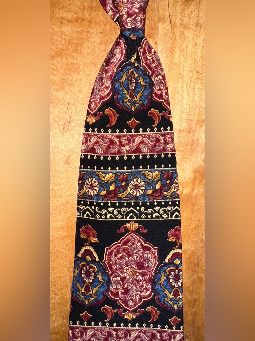 Metropolitan Museum of Art tie like new